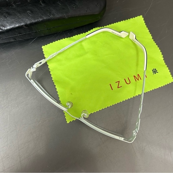 Izumi glasses in lovely purple and white .  Nice details on the sides - Picture 5 of 14